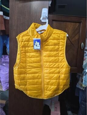 Brand new women's medium vest item 846